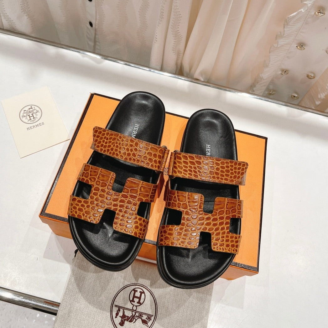 CHYPRE SANDAL BLACK AND BRIGHT BROWN LAMBSKIN
