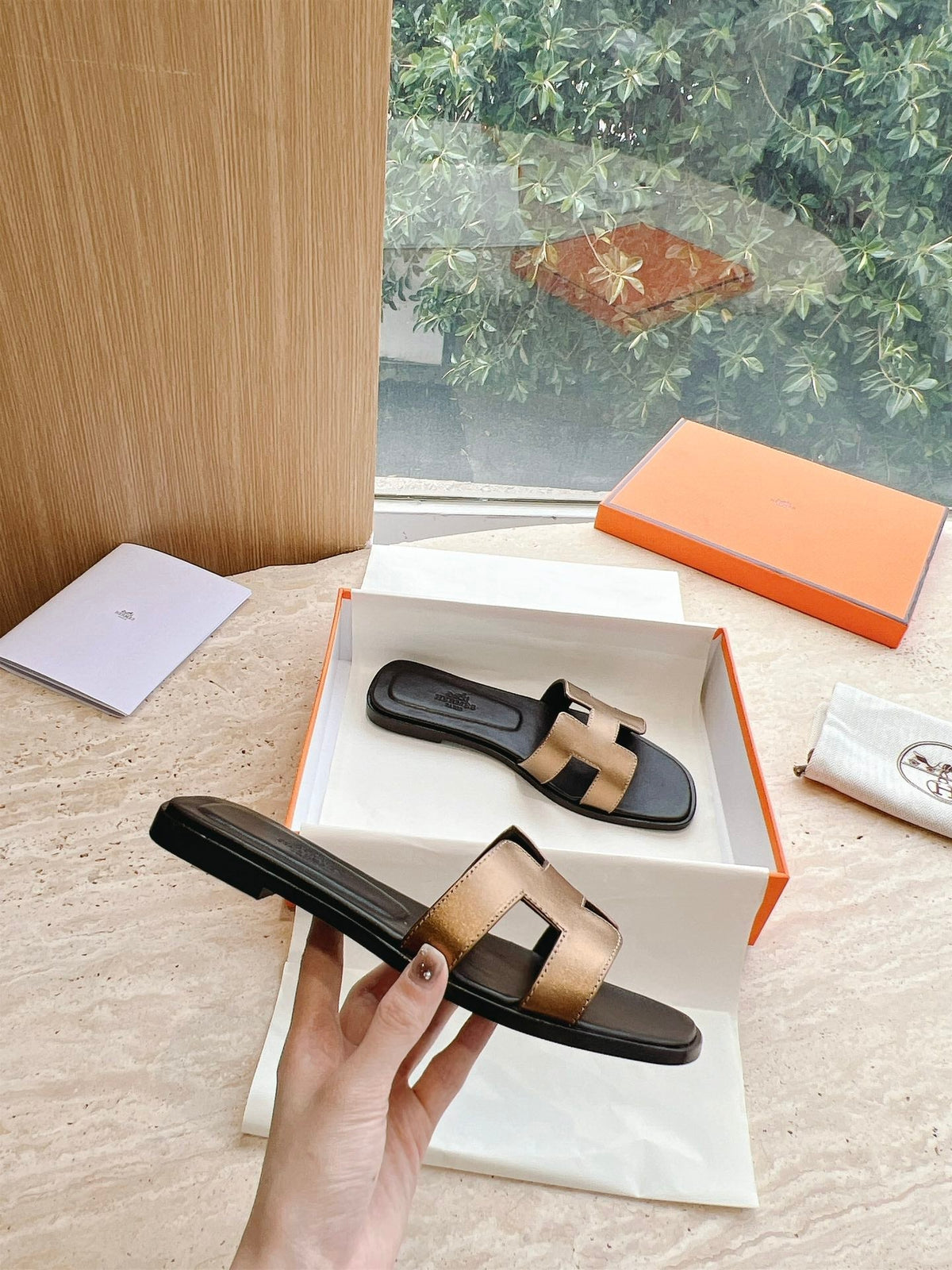 HM 25 Oran Sandal Black Copper Metalic Calfskin