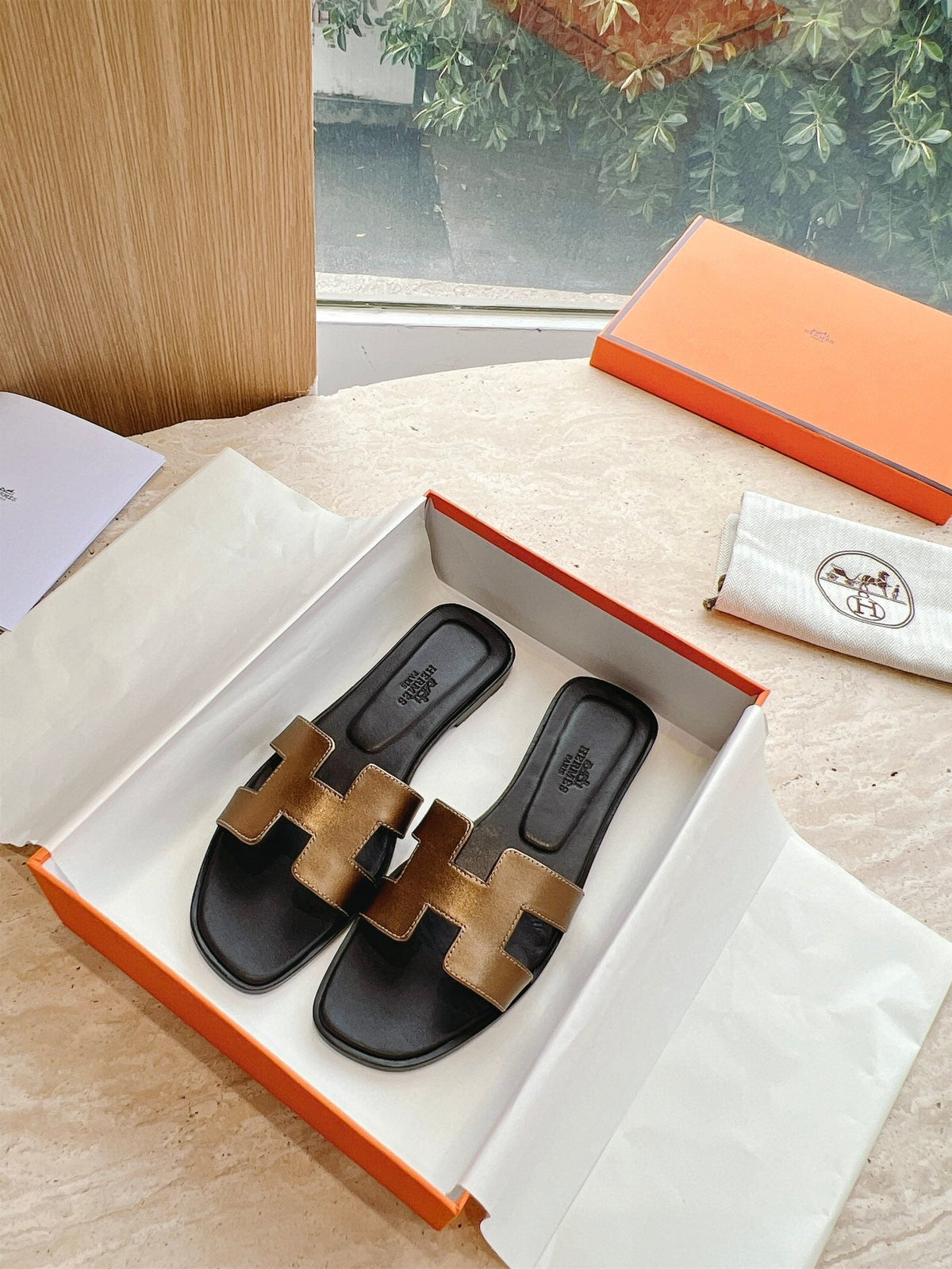 HM 25 Oran Sandal Black Copper Metalic Calfskin
