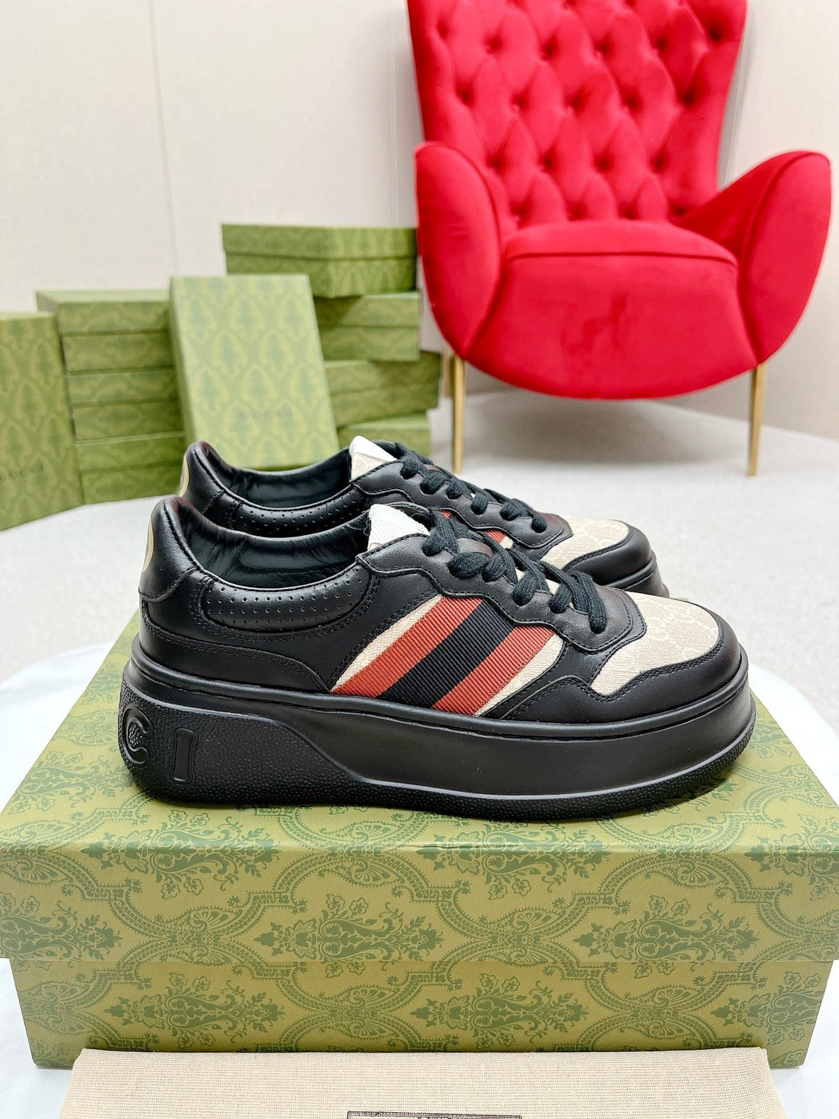 GG TRAINER BLACK AND CREAM CALFSKIN
