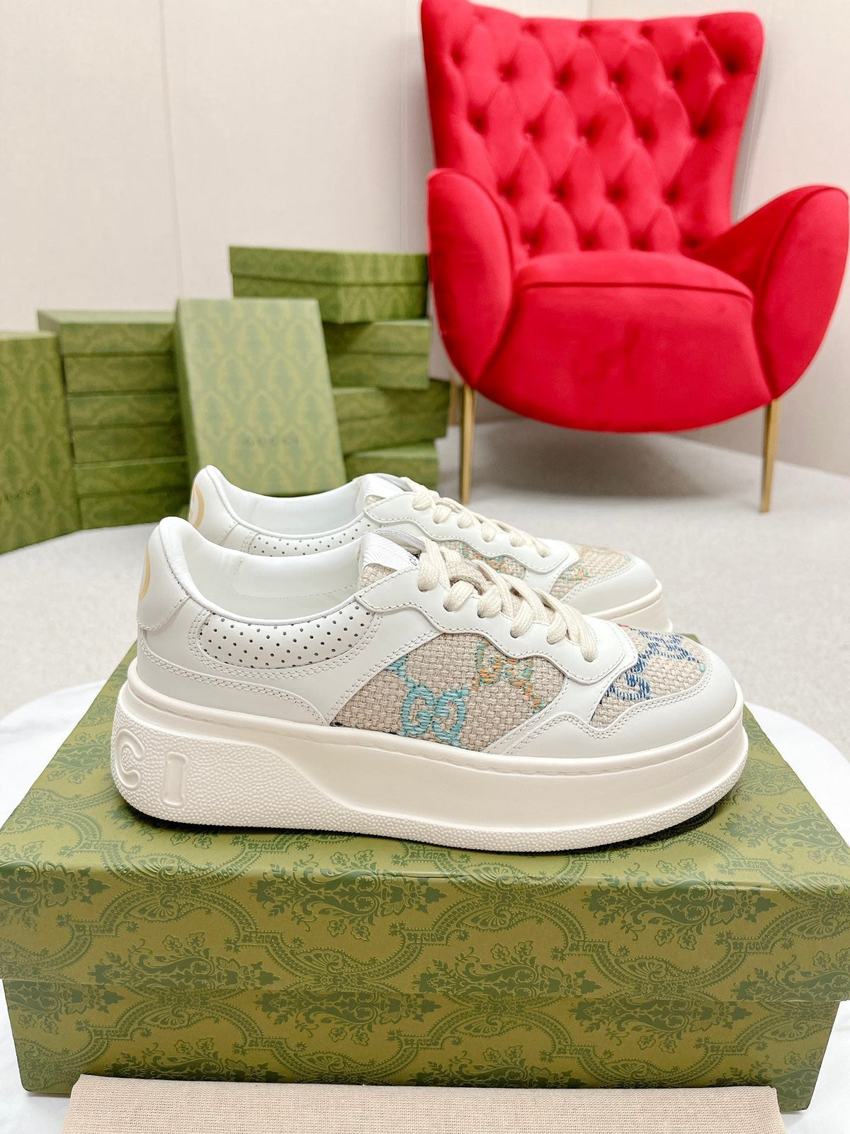 GG TRAINER WHITE AND CREAM CALFSKIN