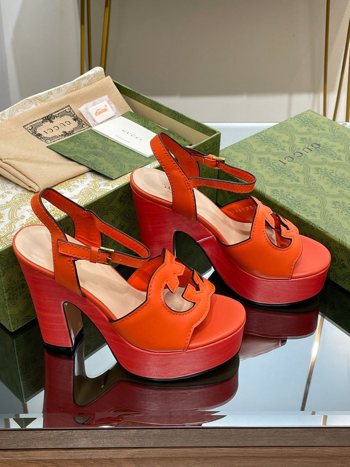 GG 120 INTERLOCKING G SANDAL ORANGE CALFSKIN