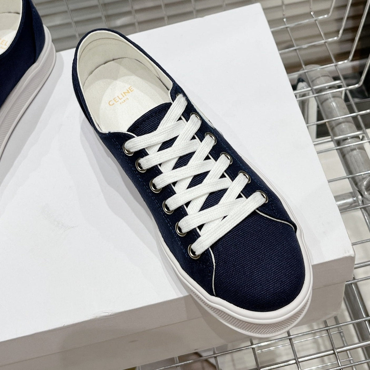 JANE SNEAKERS LOW LACE-UP WITH TRIOMPHE PATCH IN CANVAS AND CALFSKIN NAVY/WHITE LOGO