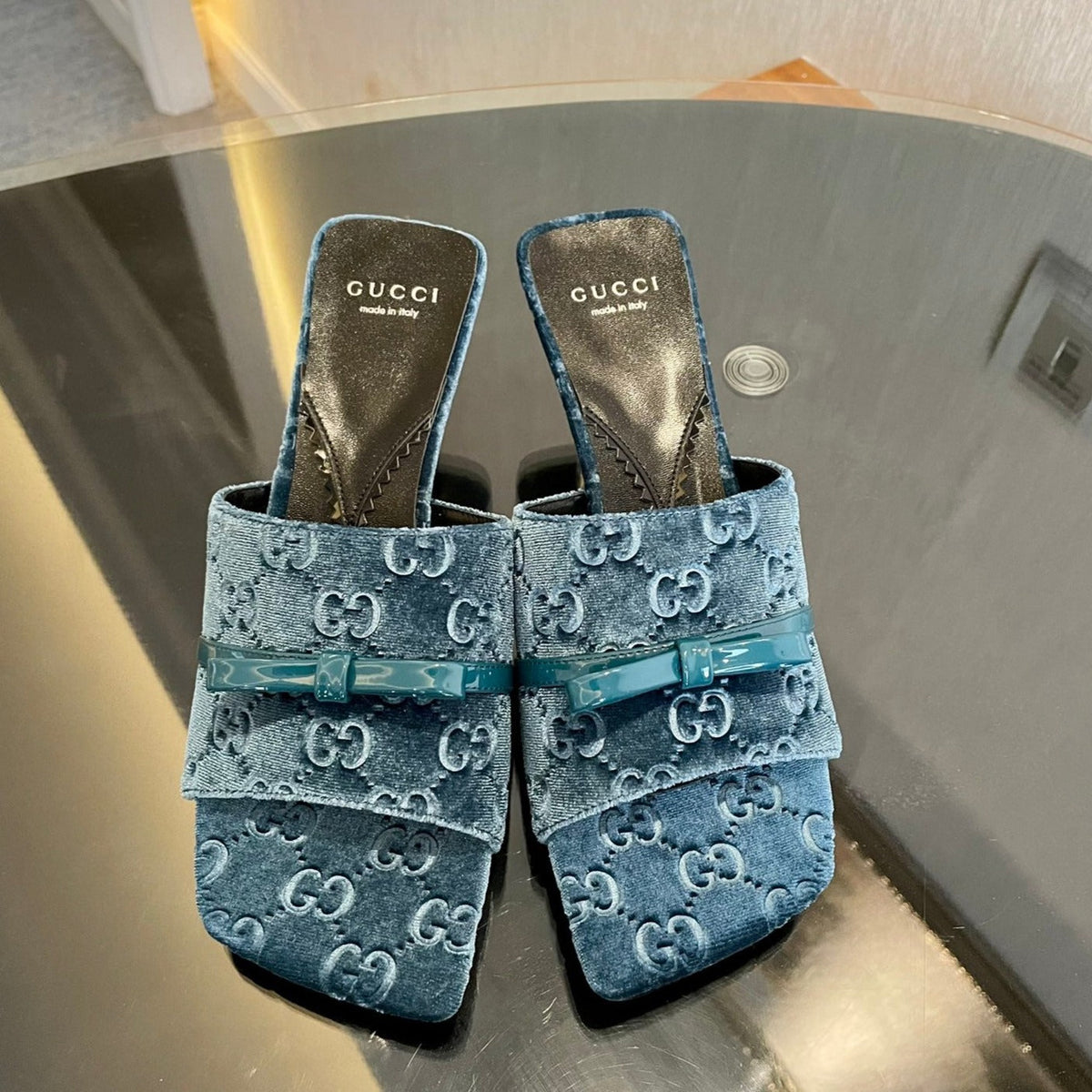 GG VELVET HIGH HEEL SANDALS WITH BEAUTIFUL LOGO DETAILS BLUE SKY