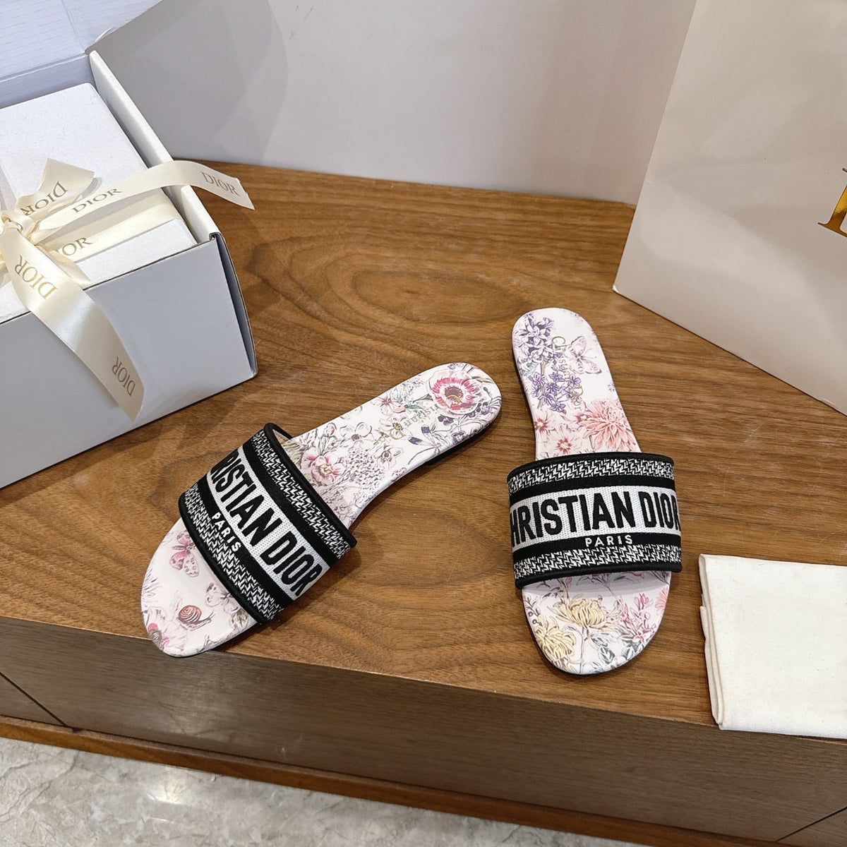CD 26s Flower Flat Sandals Canvas Cowhide 685494