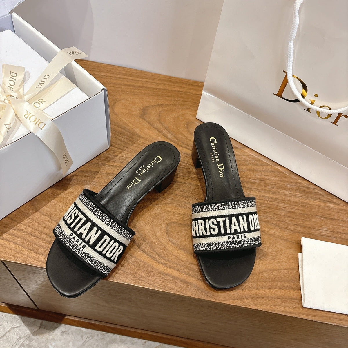 CD 26s Embroidered Sandals 45 Canvas Cowhide 685519