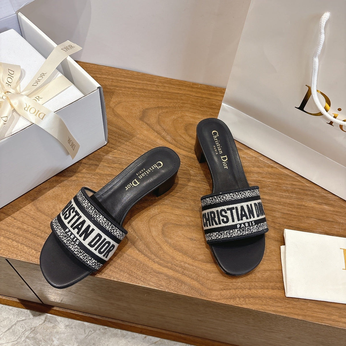 CD 26s Embroidered Sandals 45 Canvas Cowhide 685519