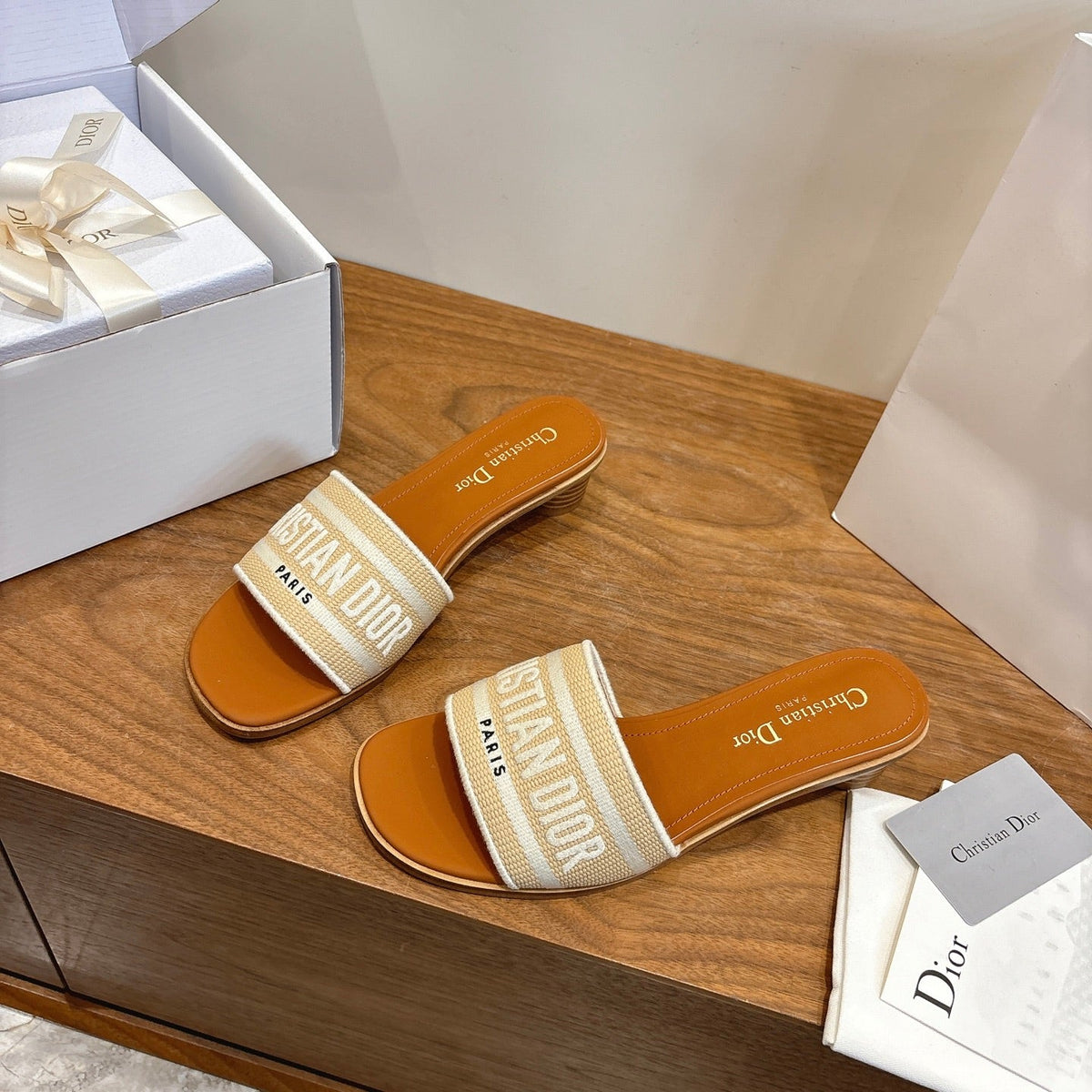 CD 26s Dway Sandals Canvas Sheepskin 685355