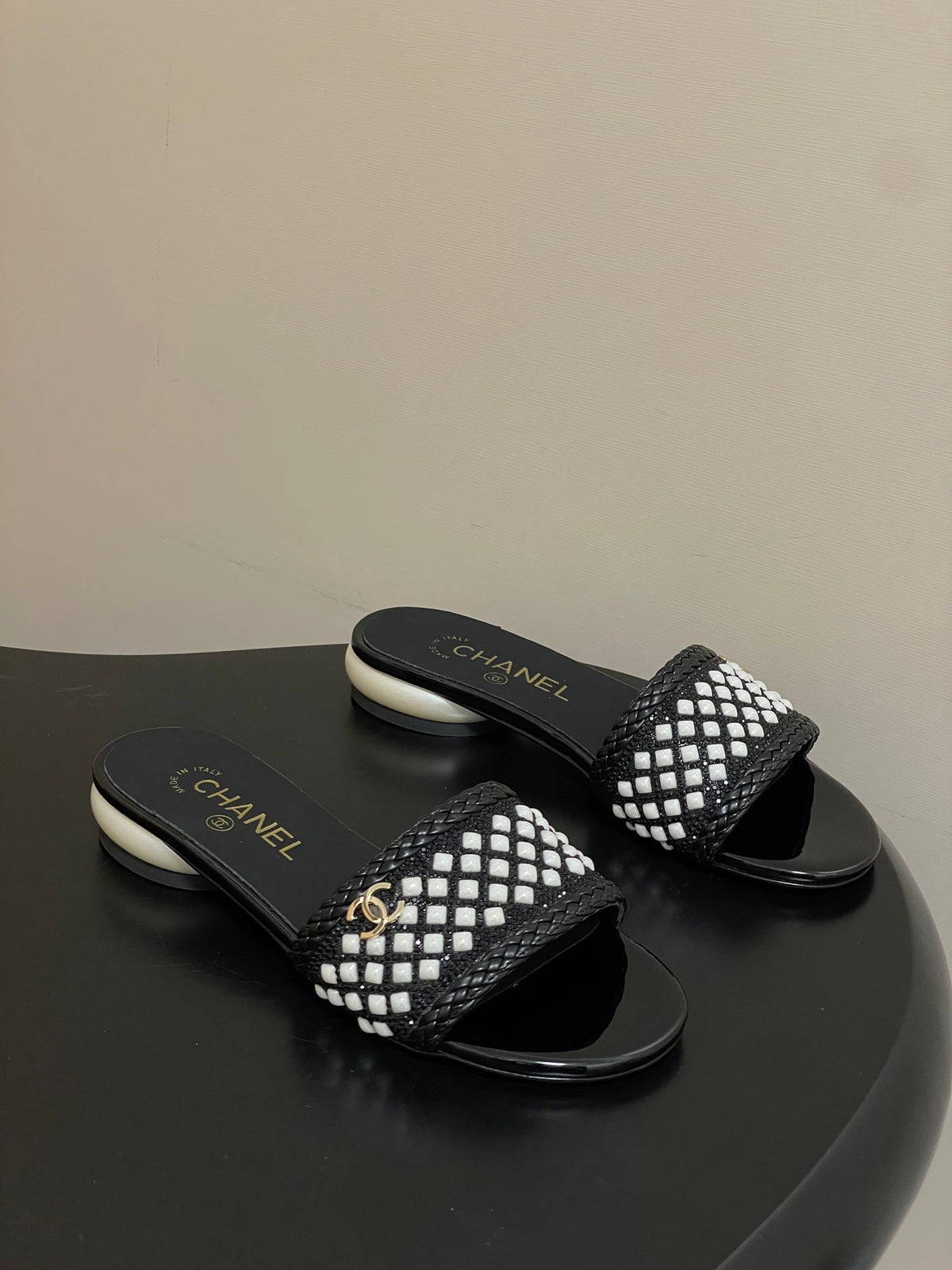 CC 2026 Pearl Flats Sandals Rhinestones Woven Sheepskin
