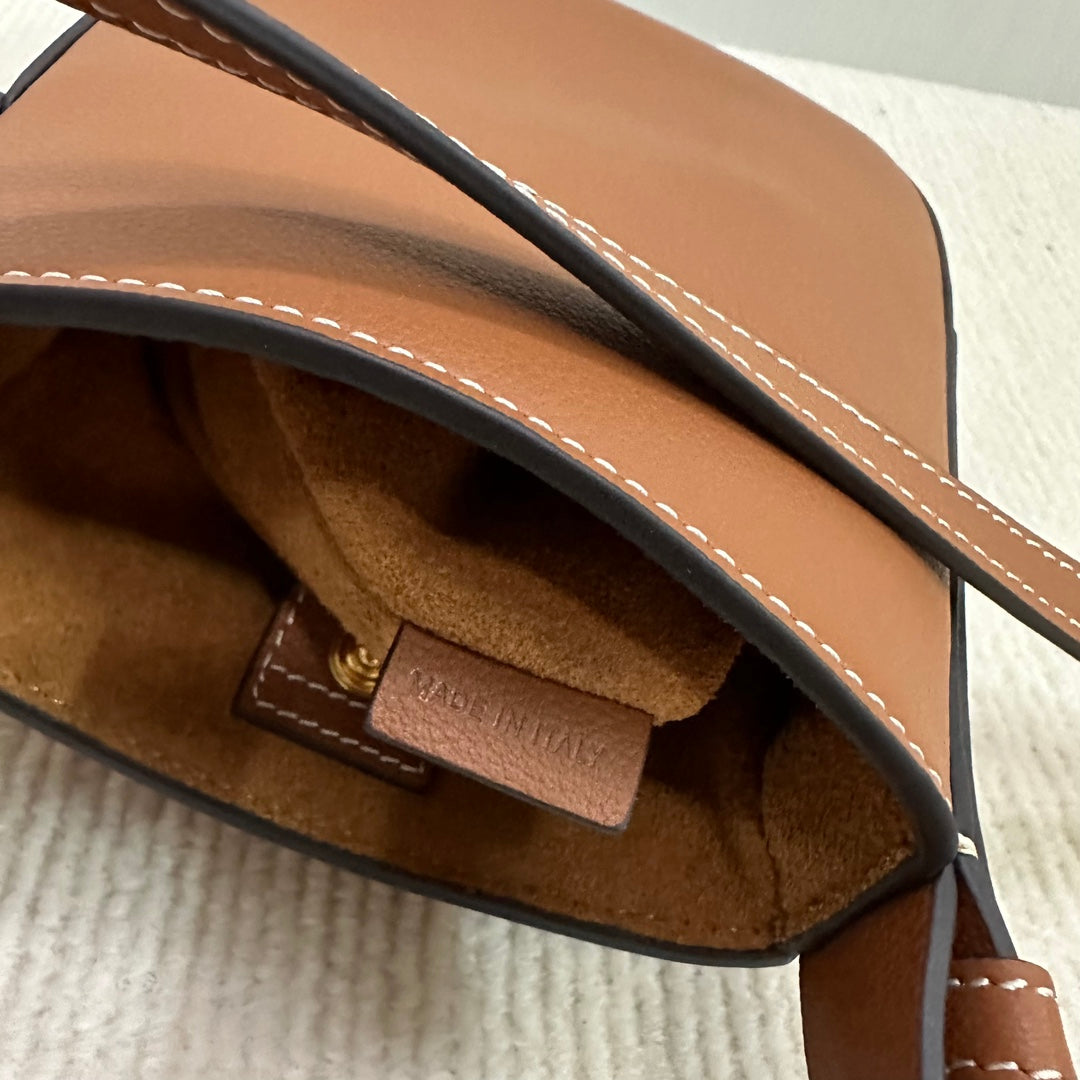 PHONE POUCH HELOISE 19 IN IRISH COFFEE SUPPLE CALFSKIN