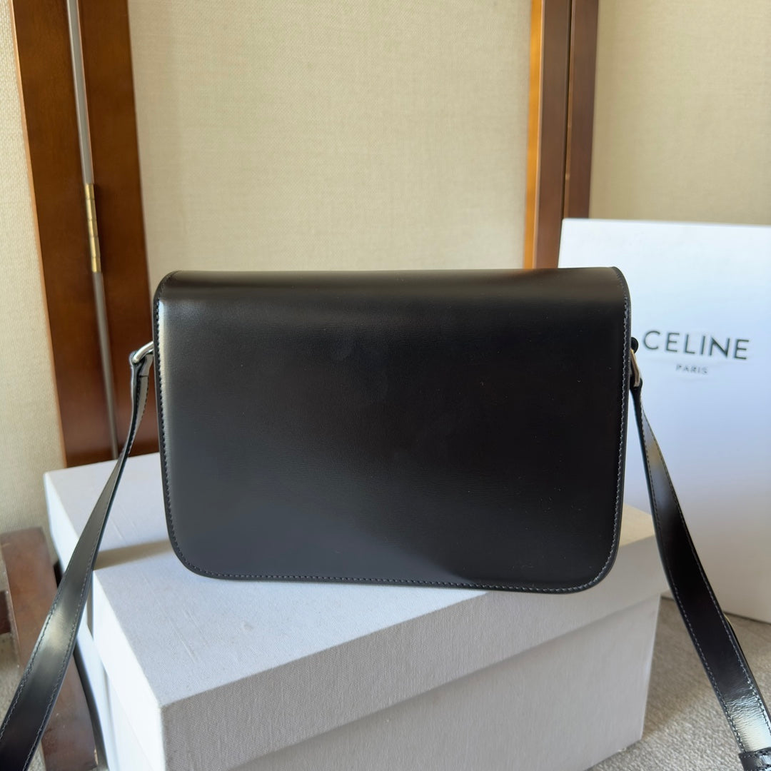 classique triomphe 22 black calfskin silver hardware
