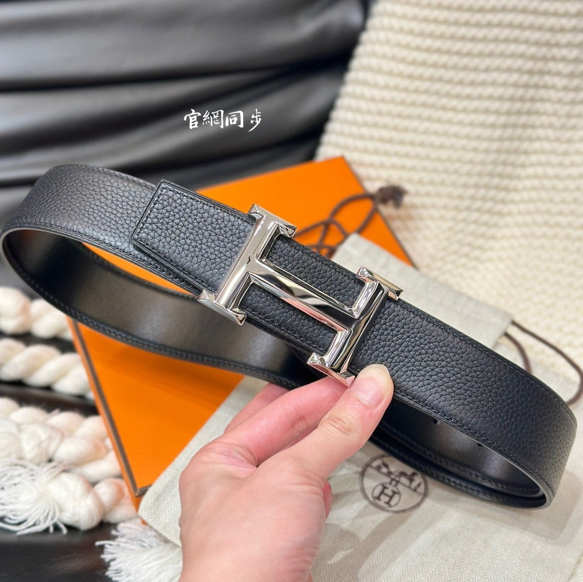 HM 5382 BELT SILVER BUCKLE & REVERSIBLE BLACK LEATHER STRAP 38MM