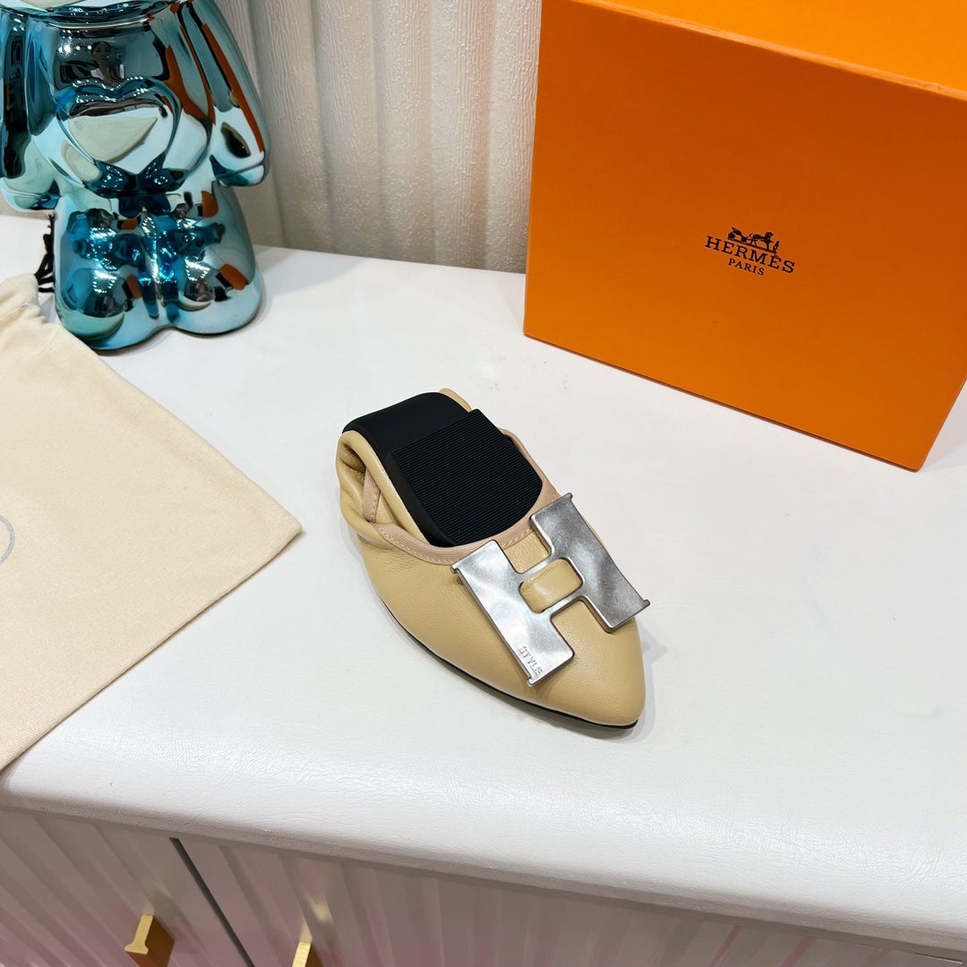 H-BUCKLE BALLLET FLAT BEIGE CALFSKIN