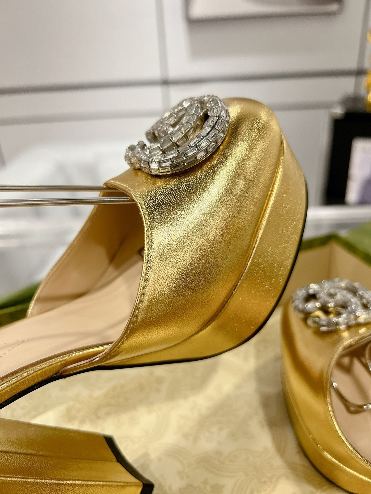 HIGH SANDAL SQUARE HEEL 12 CM IN GOLD CALFSKIN