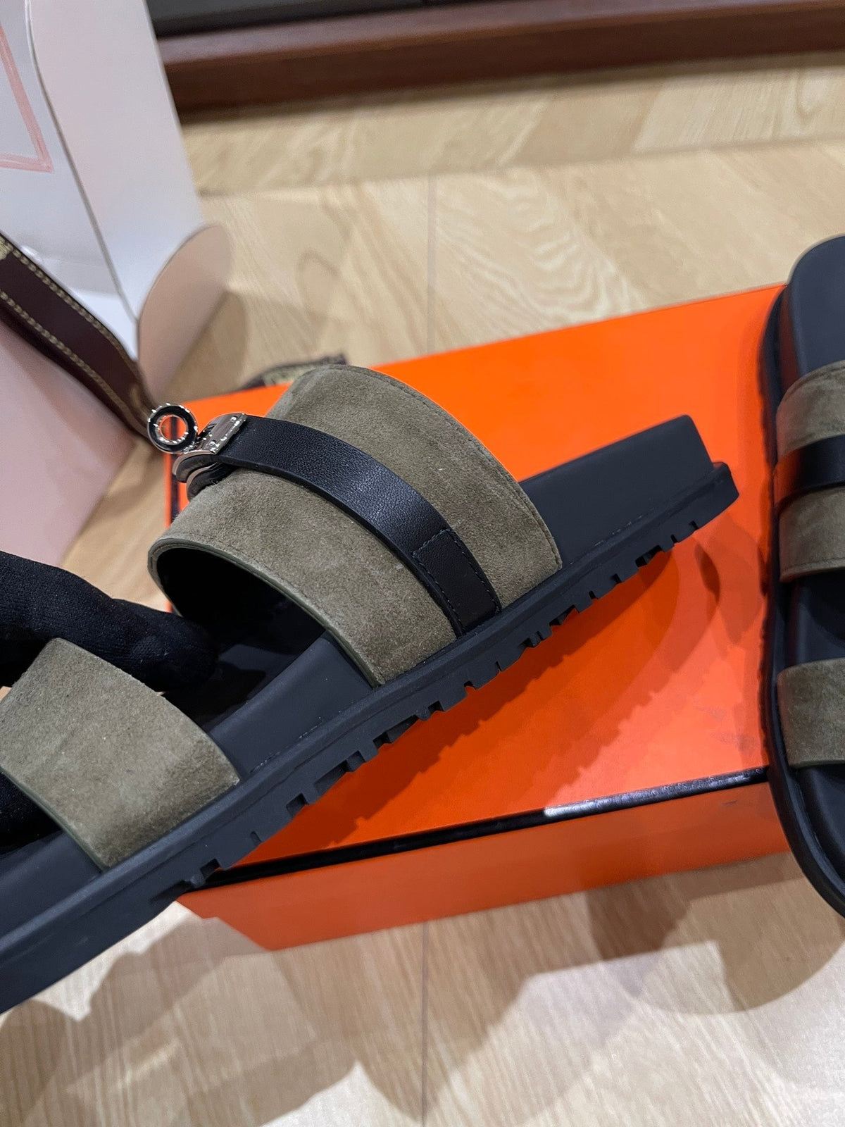 HM 25 Jackson Sandal Khaki Suede Black Calfskin