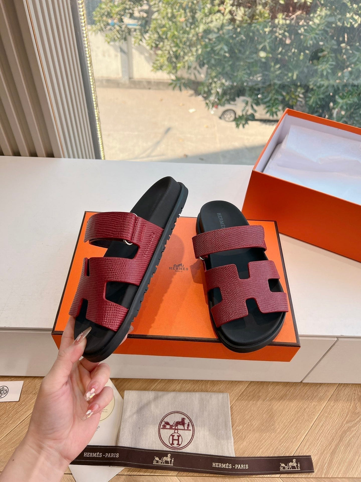 CHYPRE SANDAL IN CURRANT RED SHINY GRAINED CALFSKIN