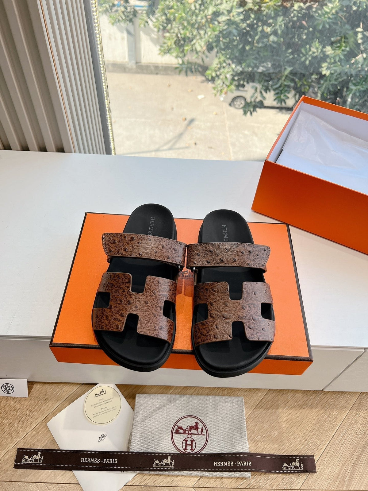 HM Chypre Sandal Walnut Brown Ostrich Leather 202803