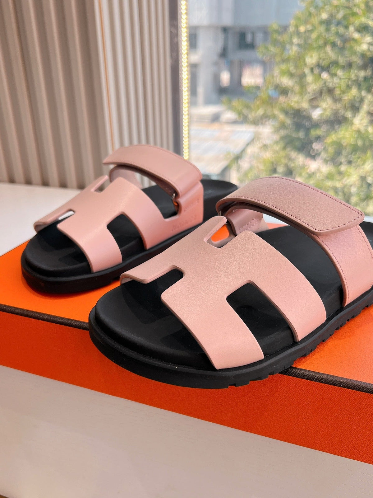 CHYPRE SANDAL IN LIGHT PINK CALFSKIN