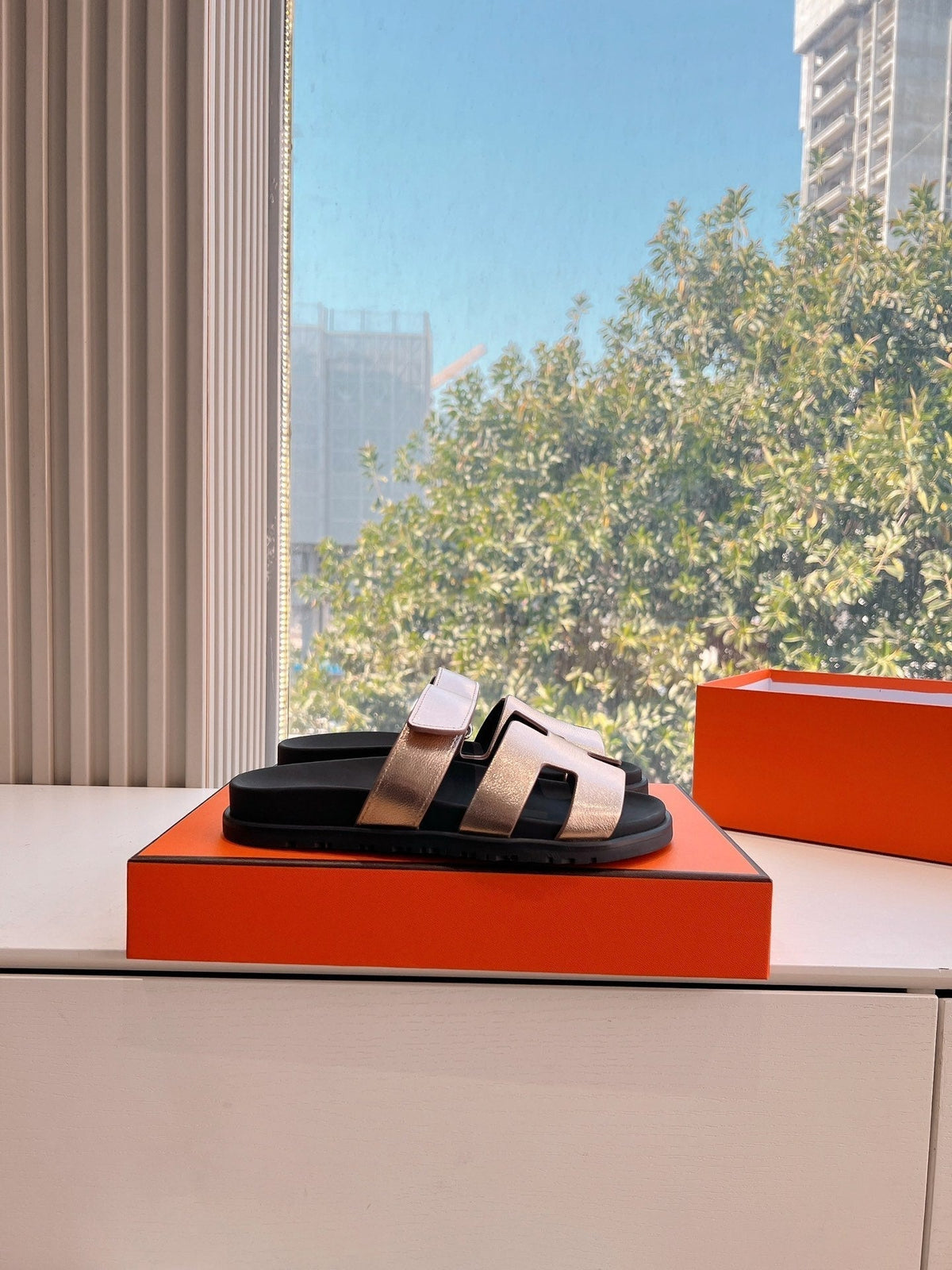 CHYPRE SANDAL IN COPPER BROWN METALLIC CALFSKIN
