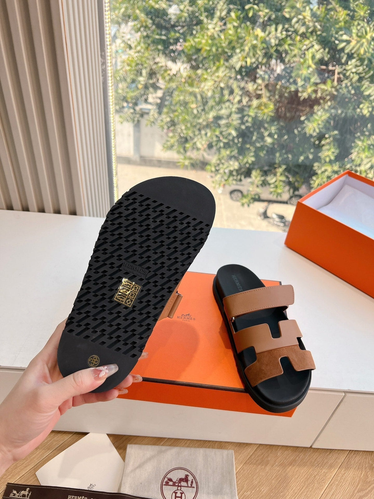 CHYPRE SANDAL IN BRONZE BROWN SUEDE AND CALFSKIN