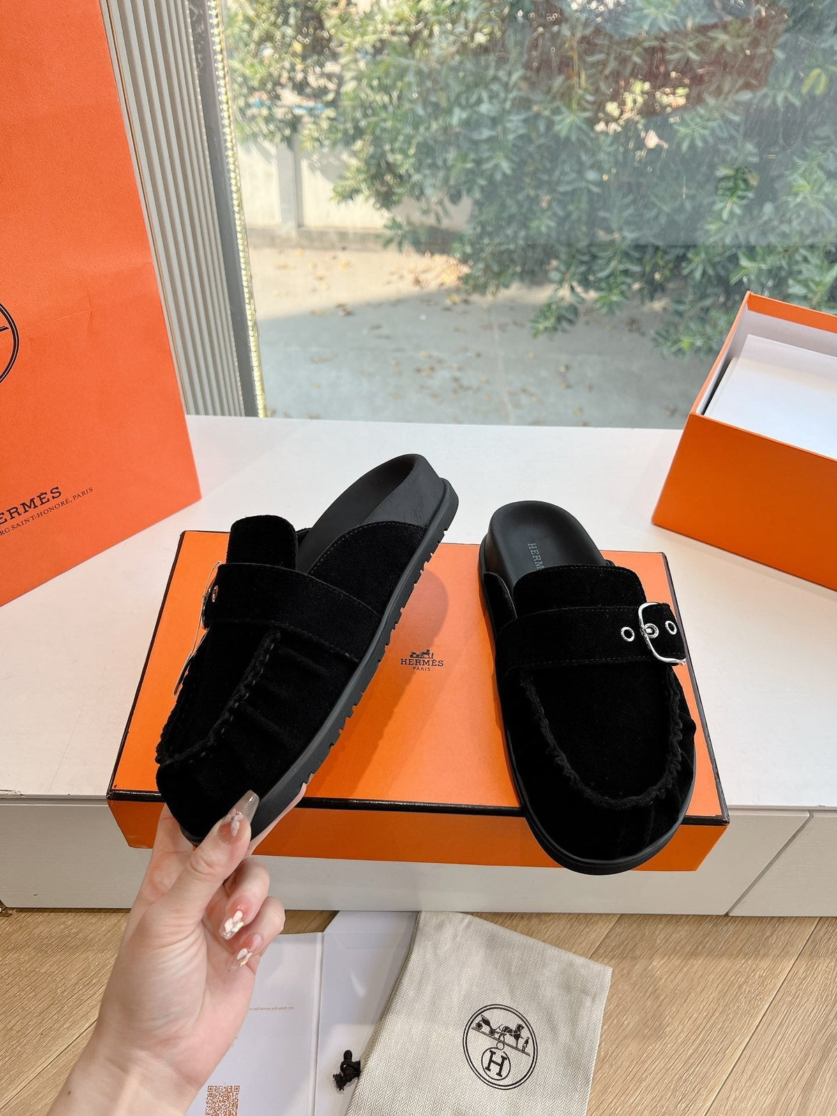 HM 25 Key Mule Black Suede