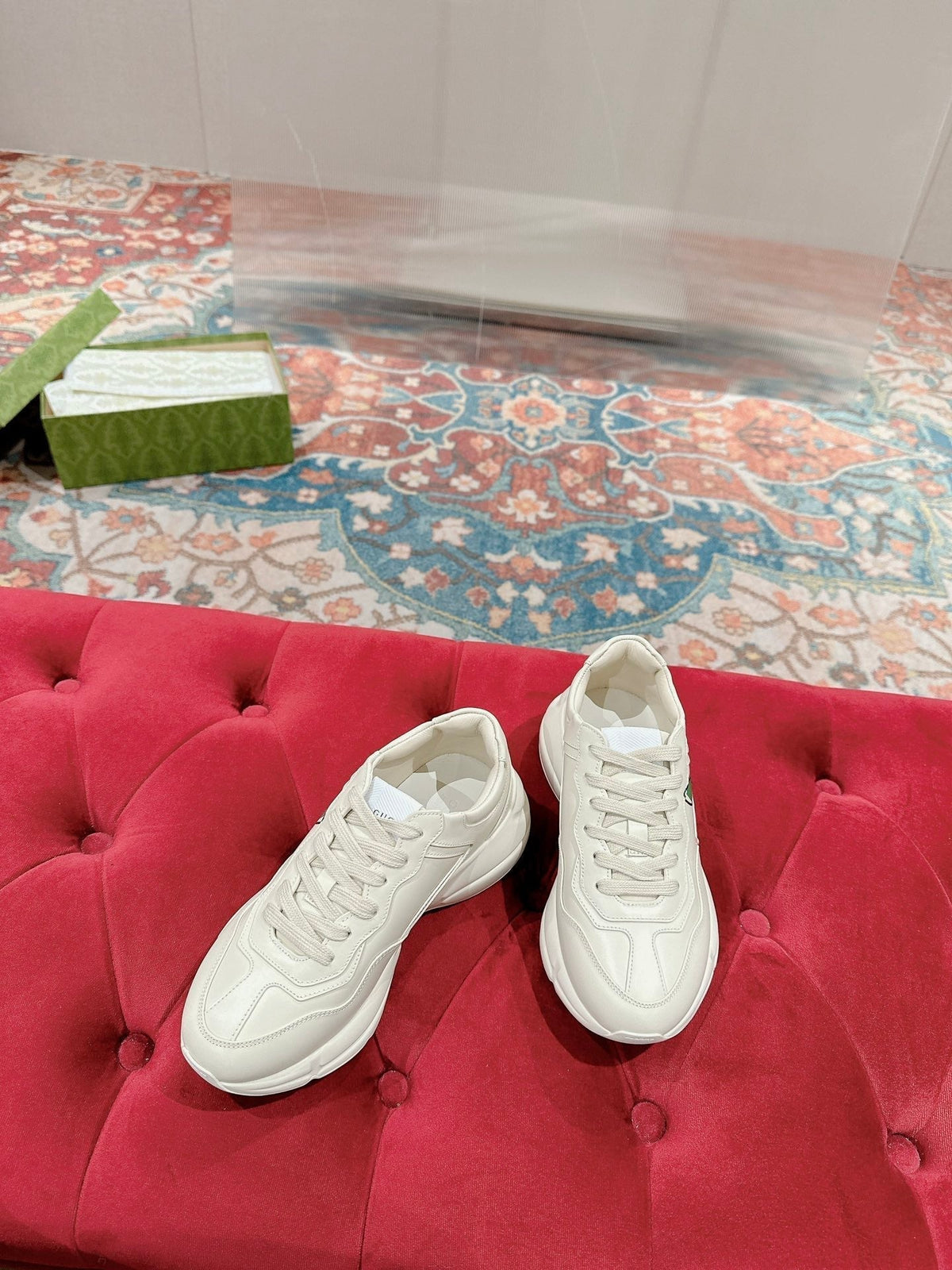 GG RHYTON TRAINER WHITE CALFSKIN WITH APPLE MOTIF