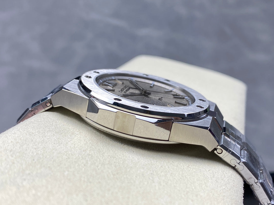Alpine Eagle 41mm Silver Grey Dial