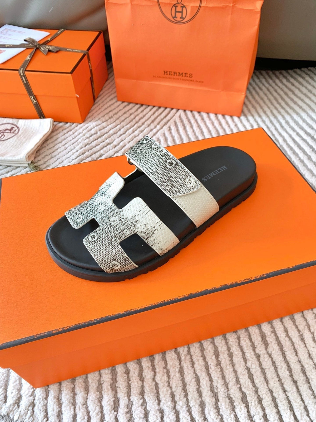 HM Chypre Sandal Ombre Ivory White Black Cowhide 963216